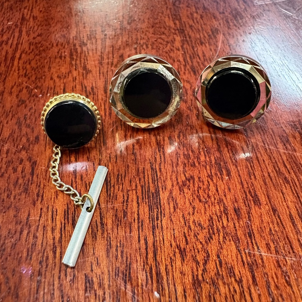 Hickok Black Onyx Diamond Cut Cufflinks and Tie Tac /Goldtone